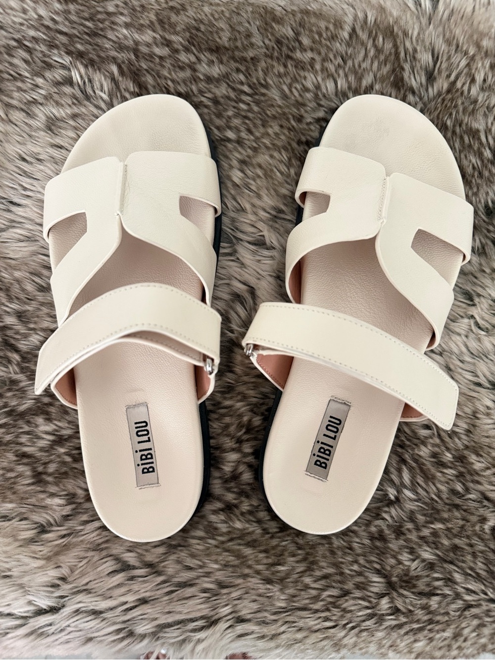 Bibi Lou creamy white Mindy cutout sandals. Women’s 8/39. Very lightly worn.
